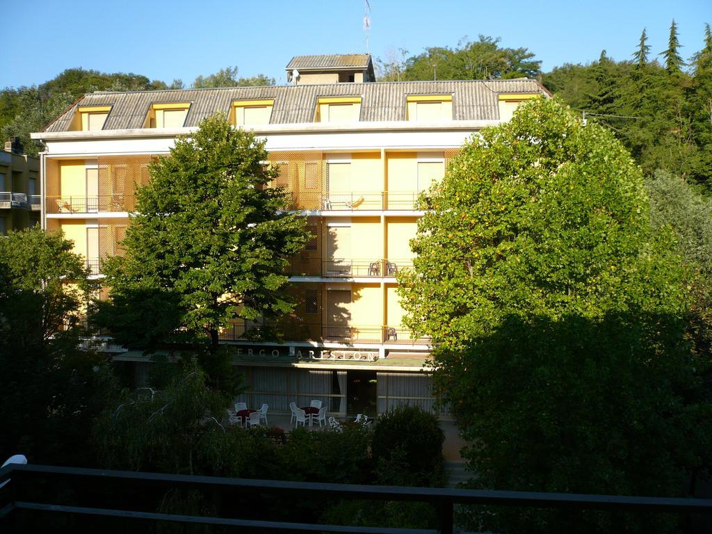 阿尔伯格阿里斯顿酒店 Tabiano Terme 外观 照片