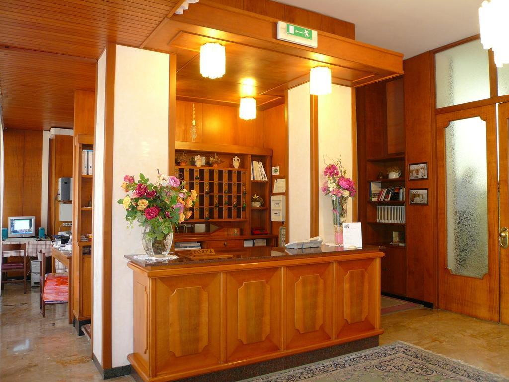 阿尔伯格阿里斯顿酒店 Tabiano Terme 外观 照片