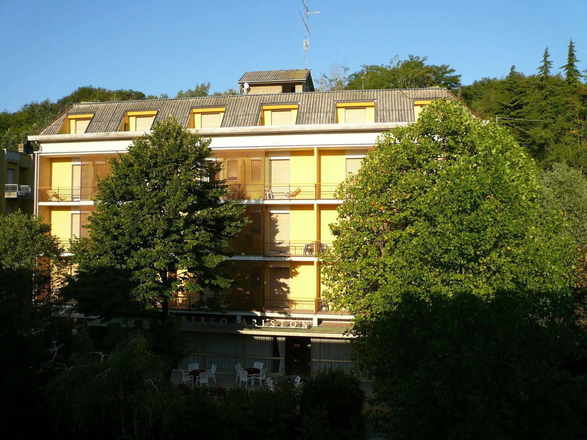 阿尔伯格阿里斯顿酒店 Tabiano Terme 外观 照片