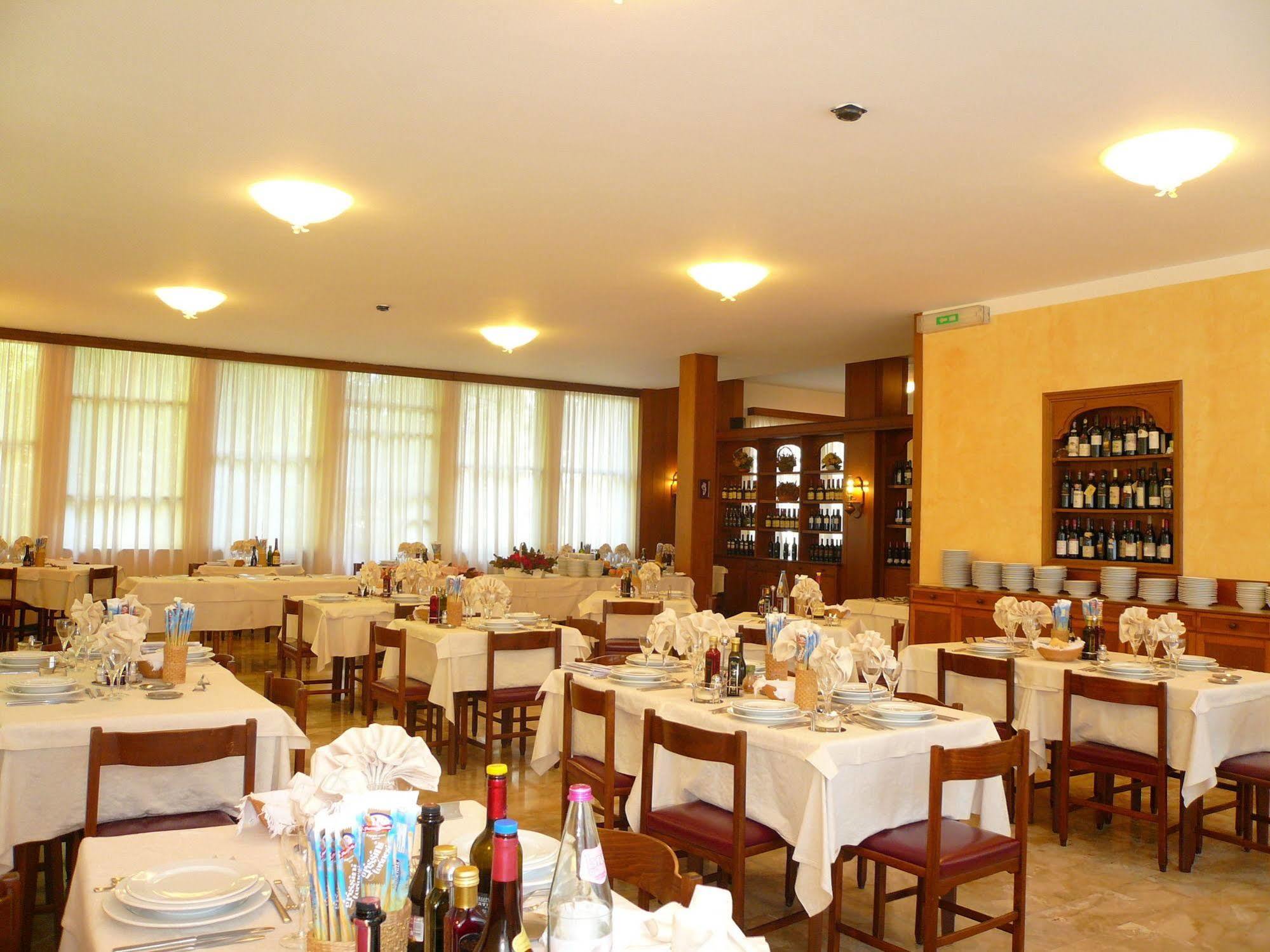 阿尔伯格阿里斯顿酒店 Tabiano Terme 外观 照片