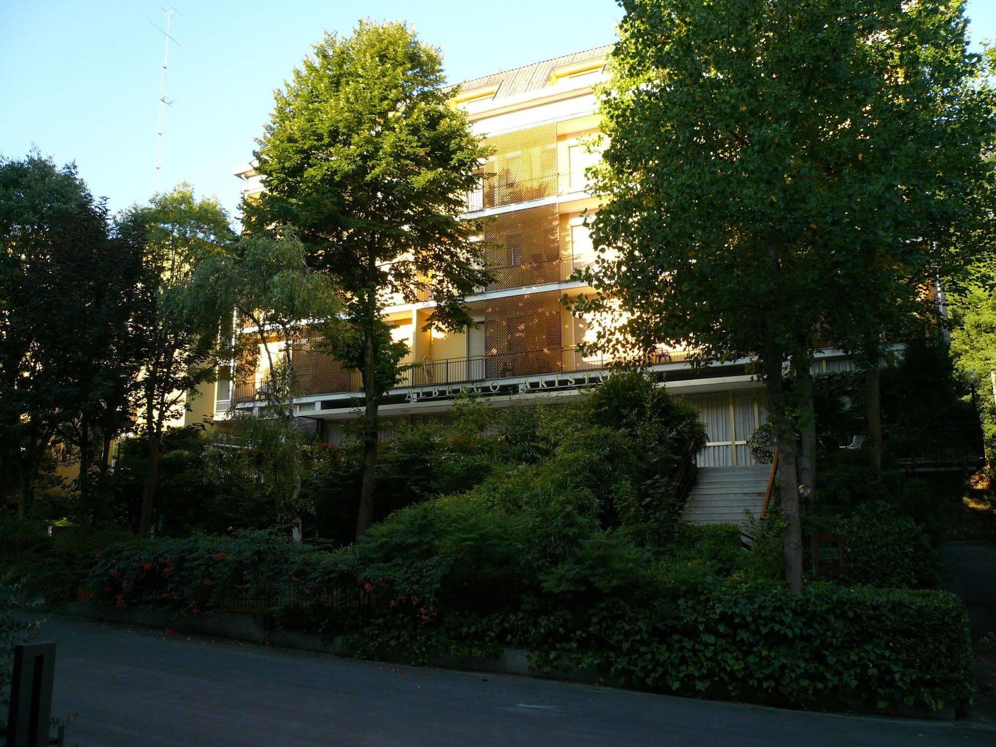 阿尔伯格阿里斯顿酒店 Tabiano Terme 外观 照片
